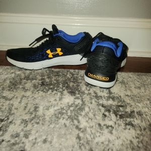 Youth size 6 under armour shoes.
